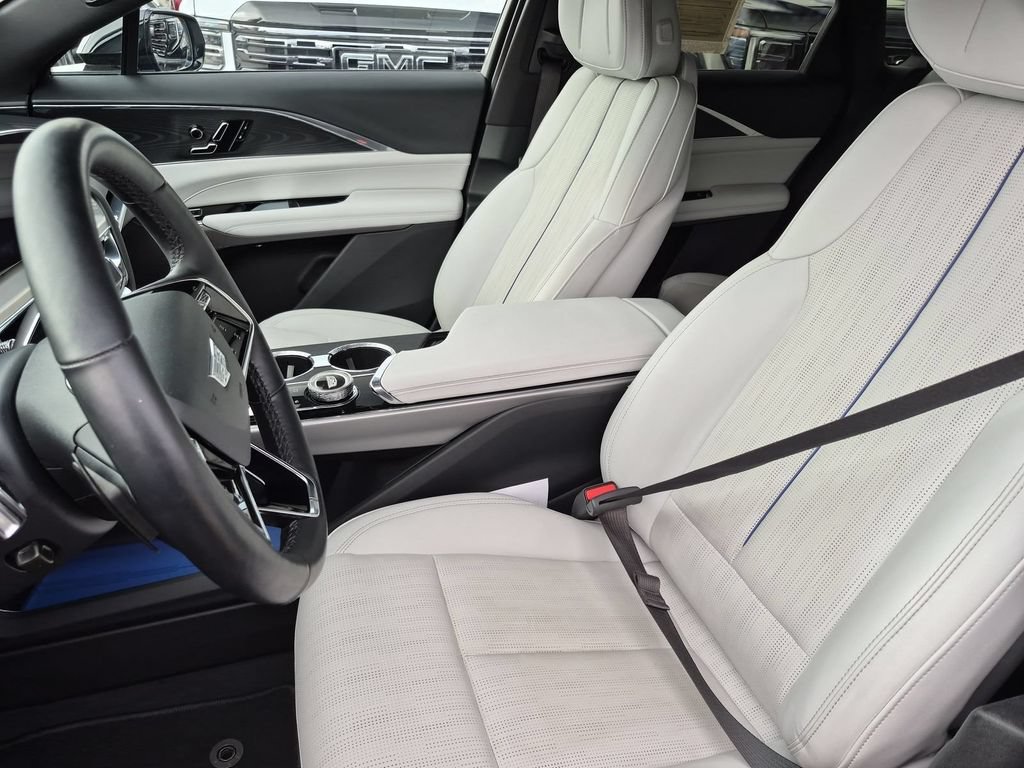 Certified 2024 Cadillac Lyriq Luxury RWD image 12