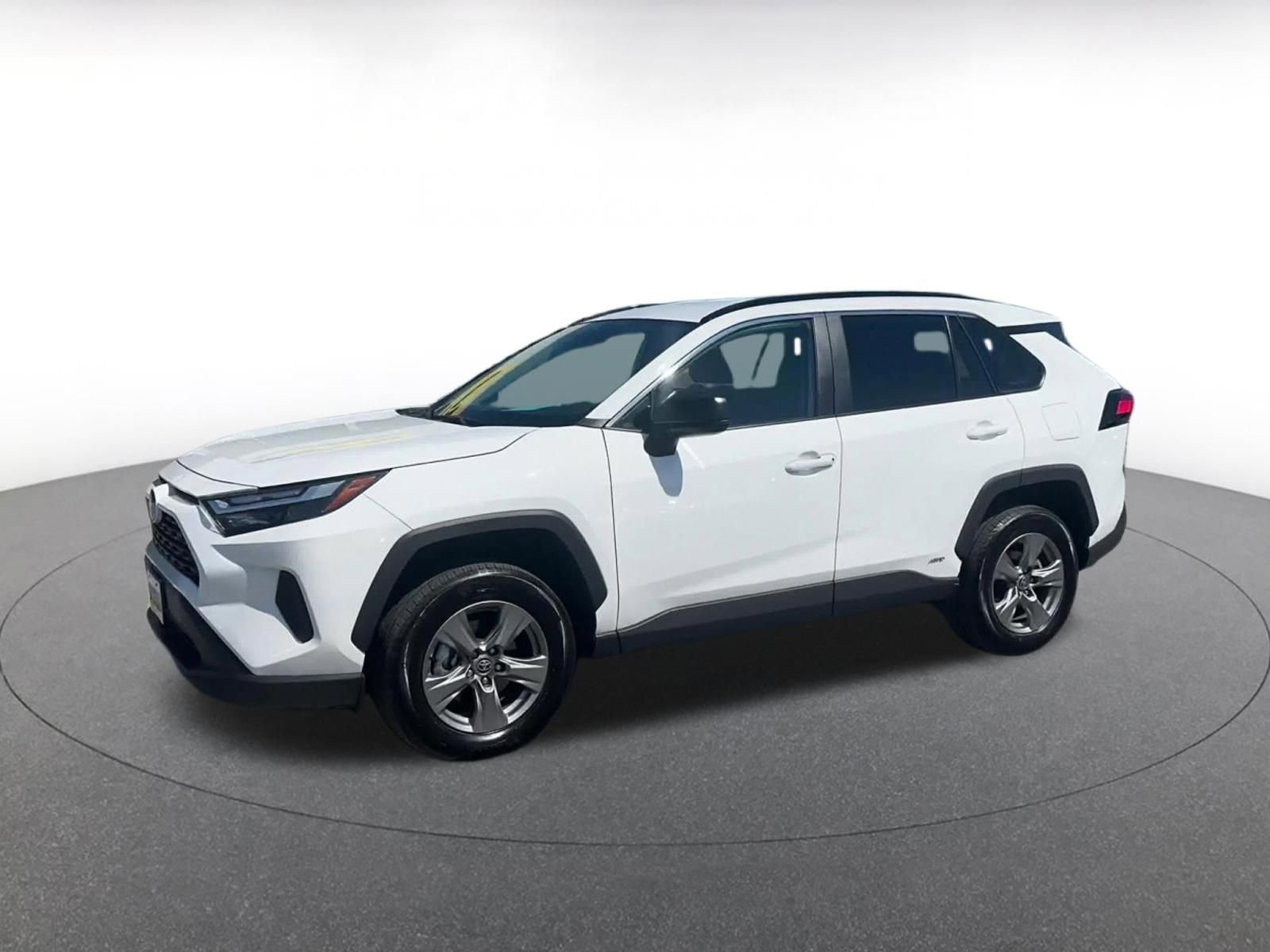 Used 2025 Toyota RAV4 LE AWD/4WD image 8