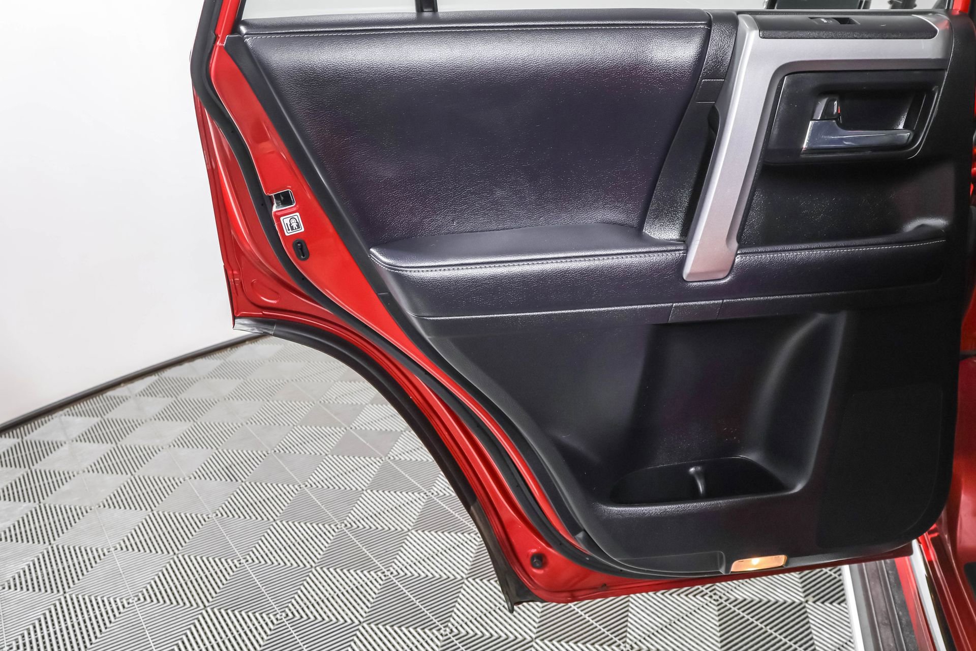 Used 2018 Toyota 4Runner Limited image 37