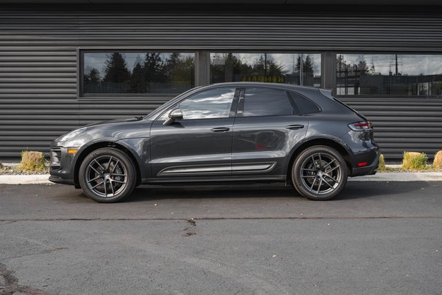 Used 2023 Porsche Macan Turbo image 2