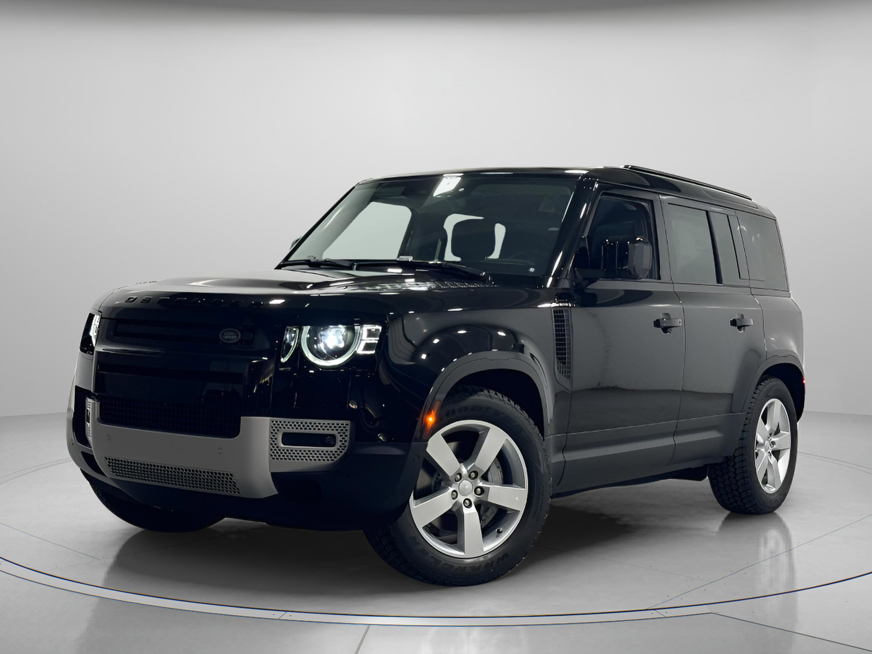 Used 2025 Land Rover Defender 110 S image 1