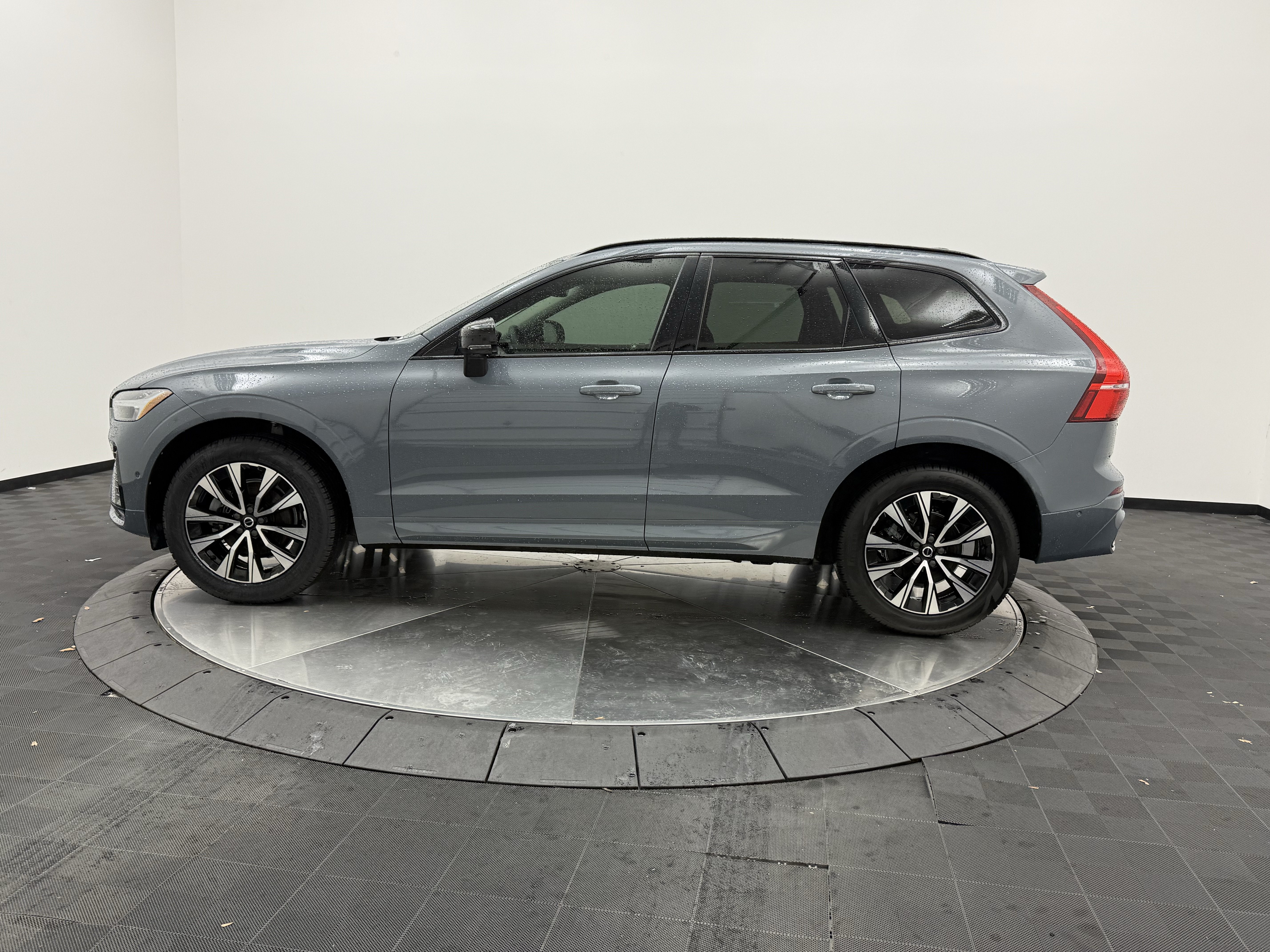 Certified 2023 Volvo XC60 B5 Plus w/ Climate Package FWD image 5