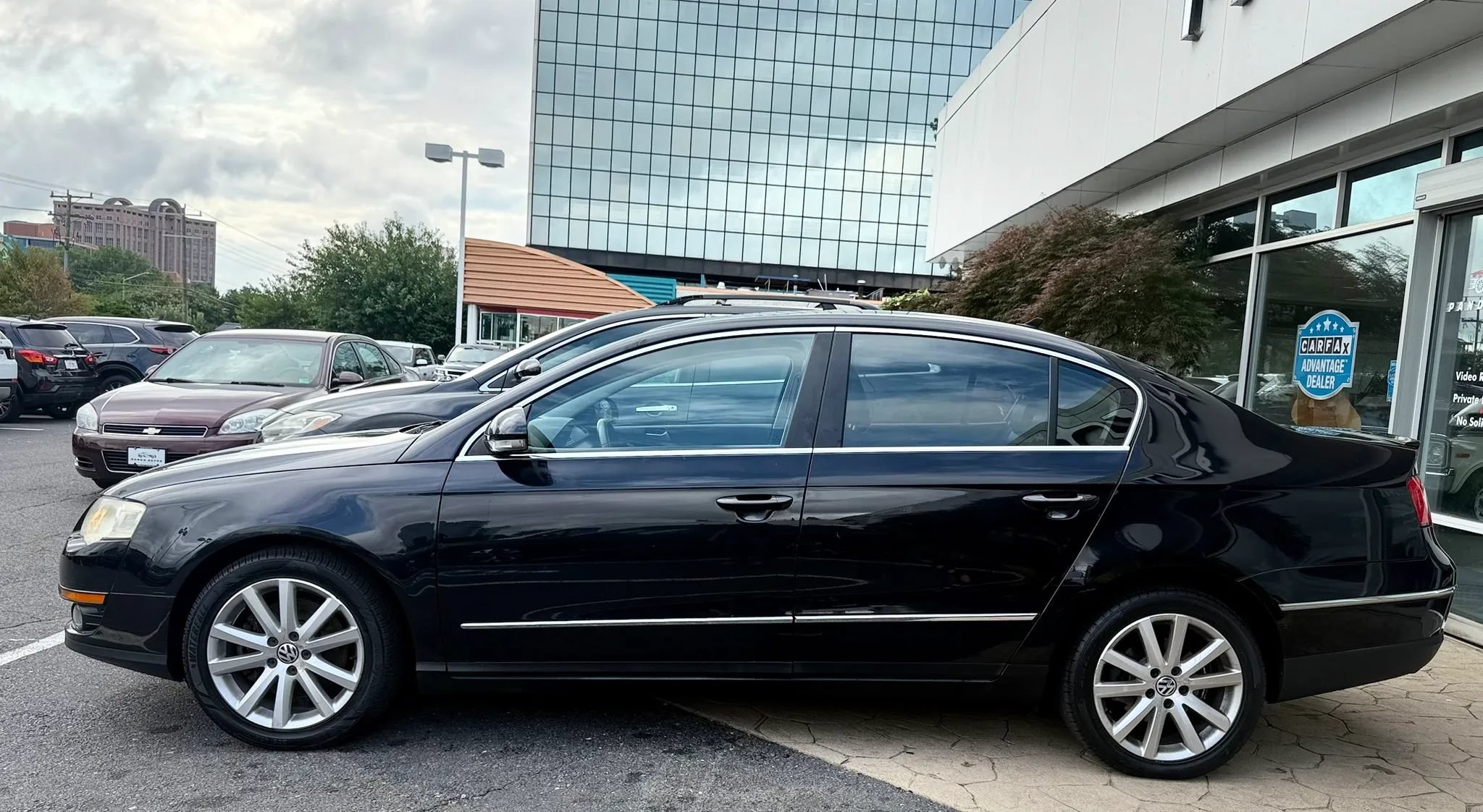 Used 2010 Volkswagen Passat Komfort FWD image 4