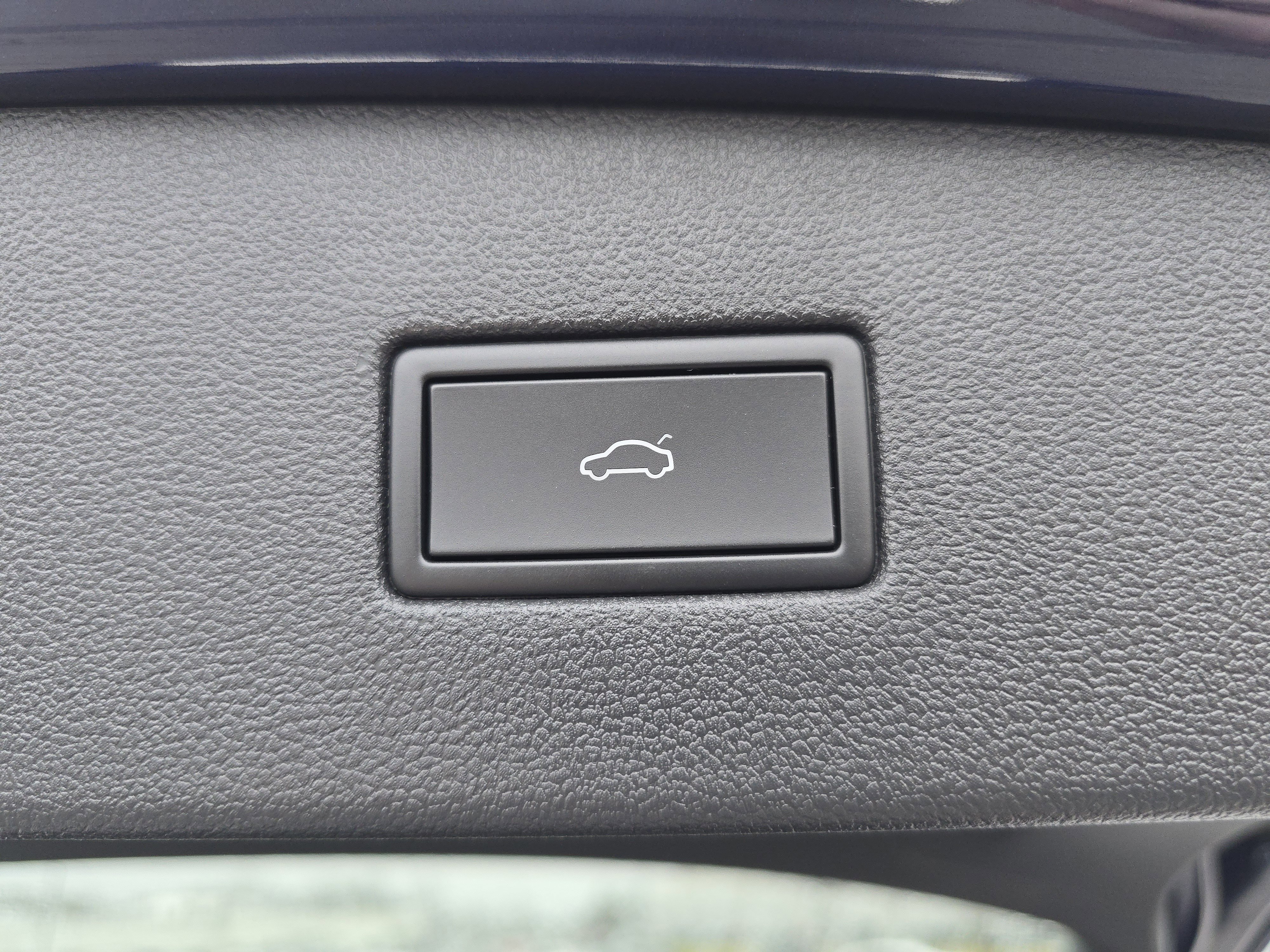 Certified 2022 Volkswagen Tiguan SEL R-Line image 21