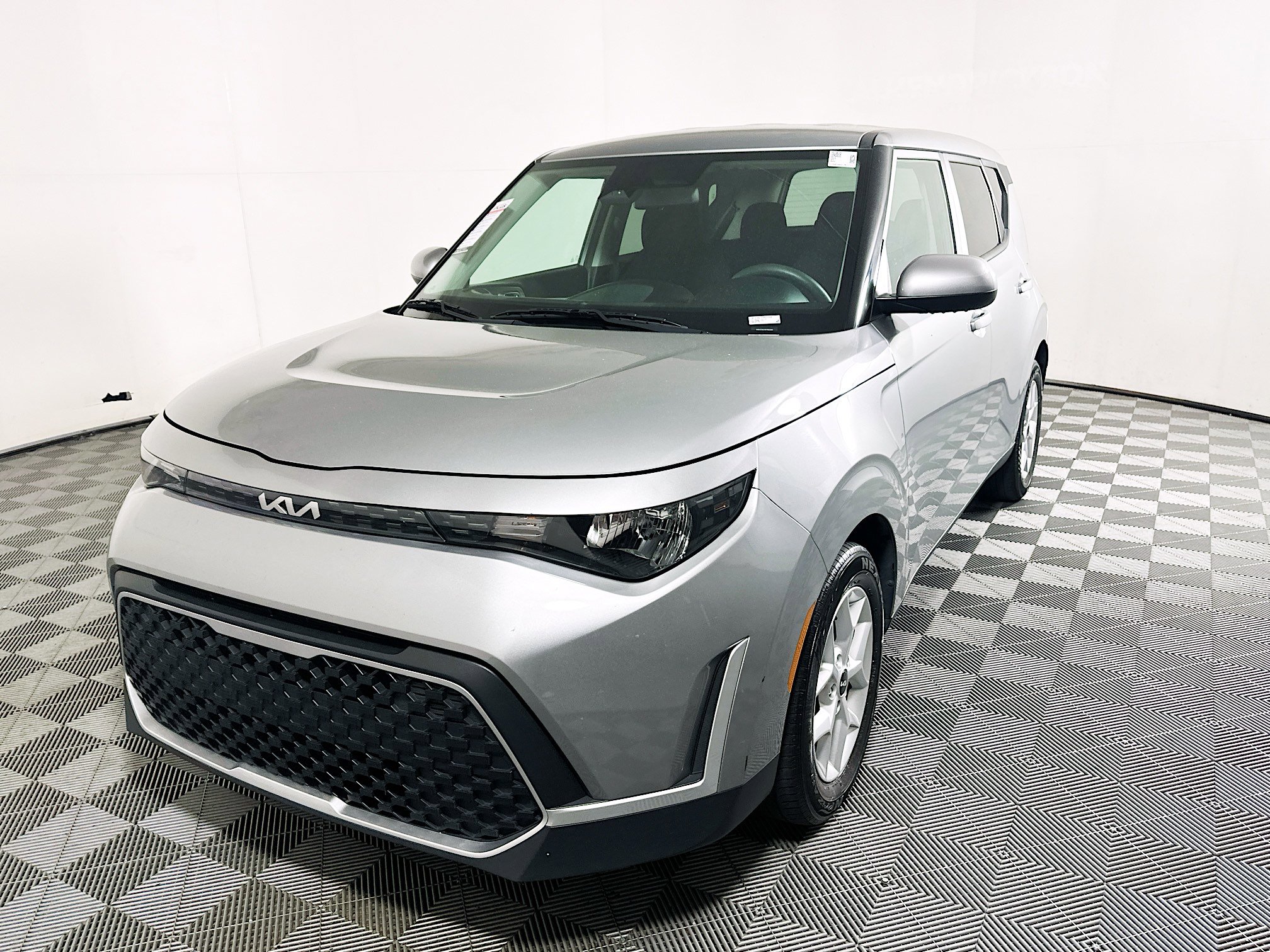 Used 2024 Kia Soul LX w/ Option Group 015 FWD image 7