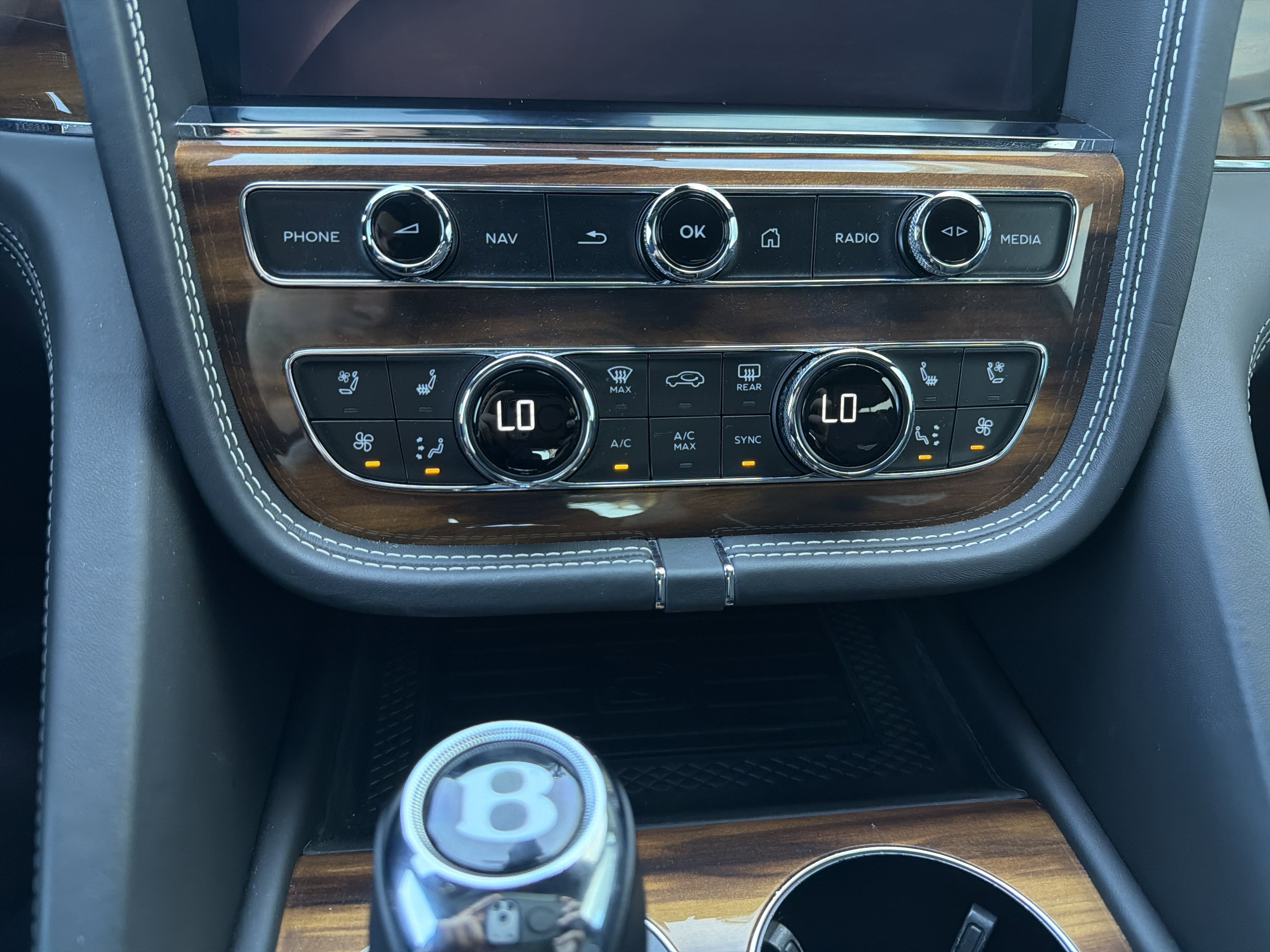 Used 2021 Bentley Bentayga AWD/4WD image 16