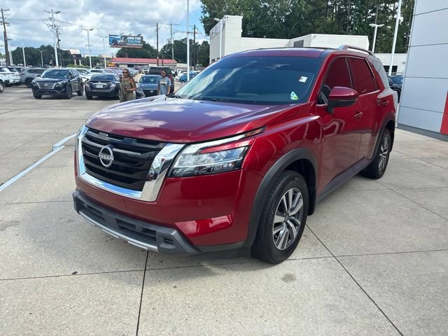 Used 2024 Nissan Pathfinder SL FWD image 3
