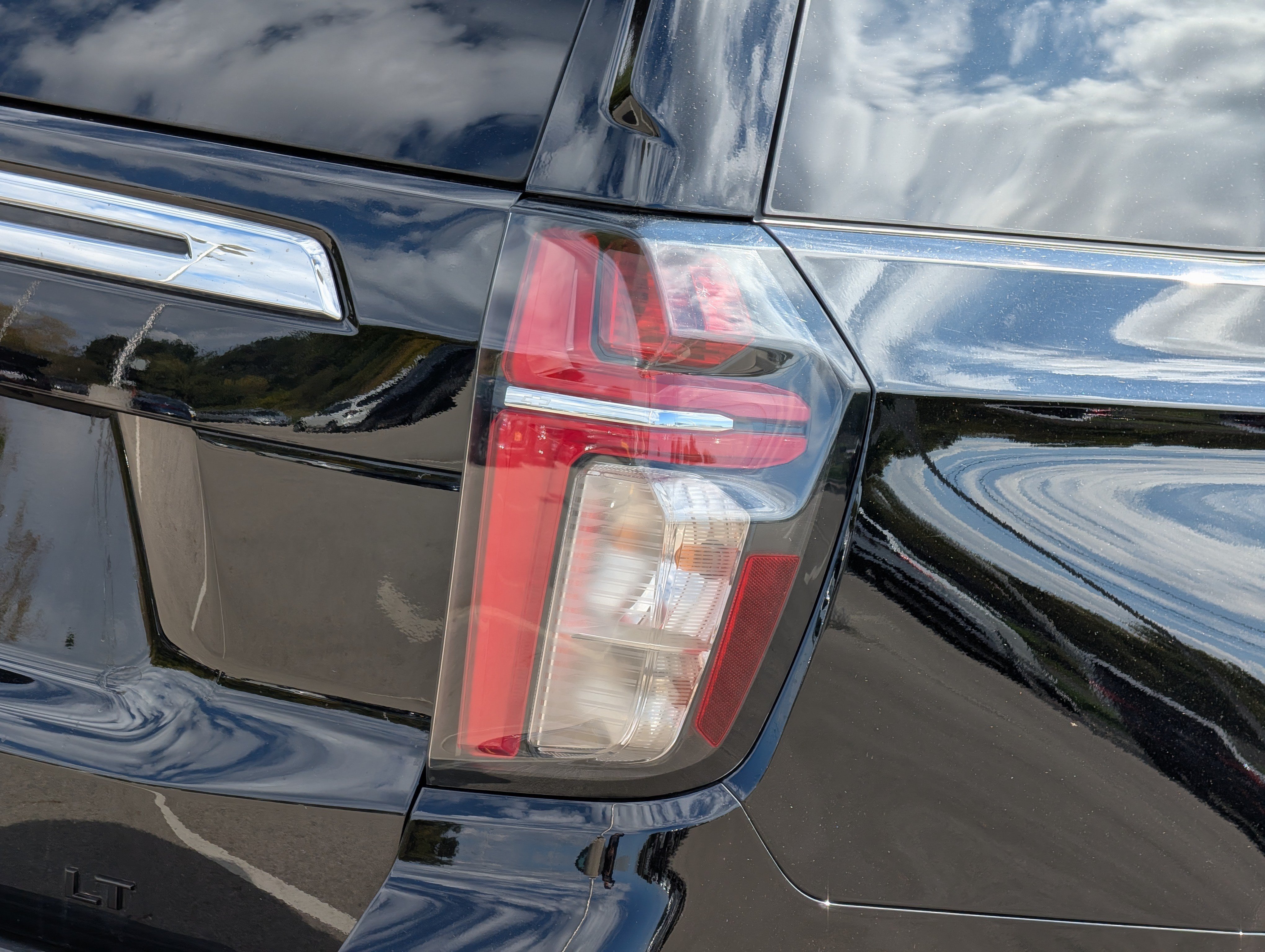 Used 2022 Chevrolet Tahoe LT w/ Luxury Package AWD/4WD image 10