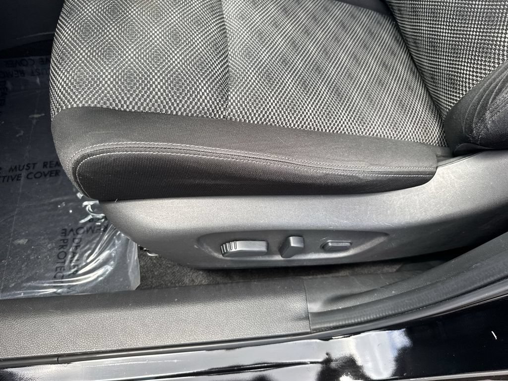 Used 2018 Nissan Rogue Sport SV w/ SV Technology Package AWD/4WD image 41