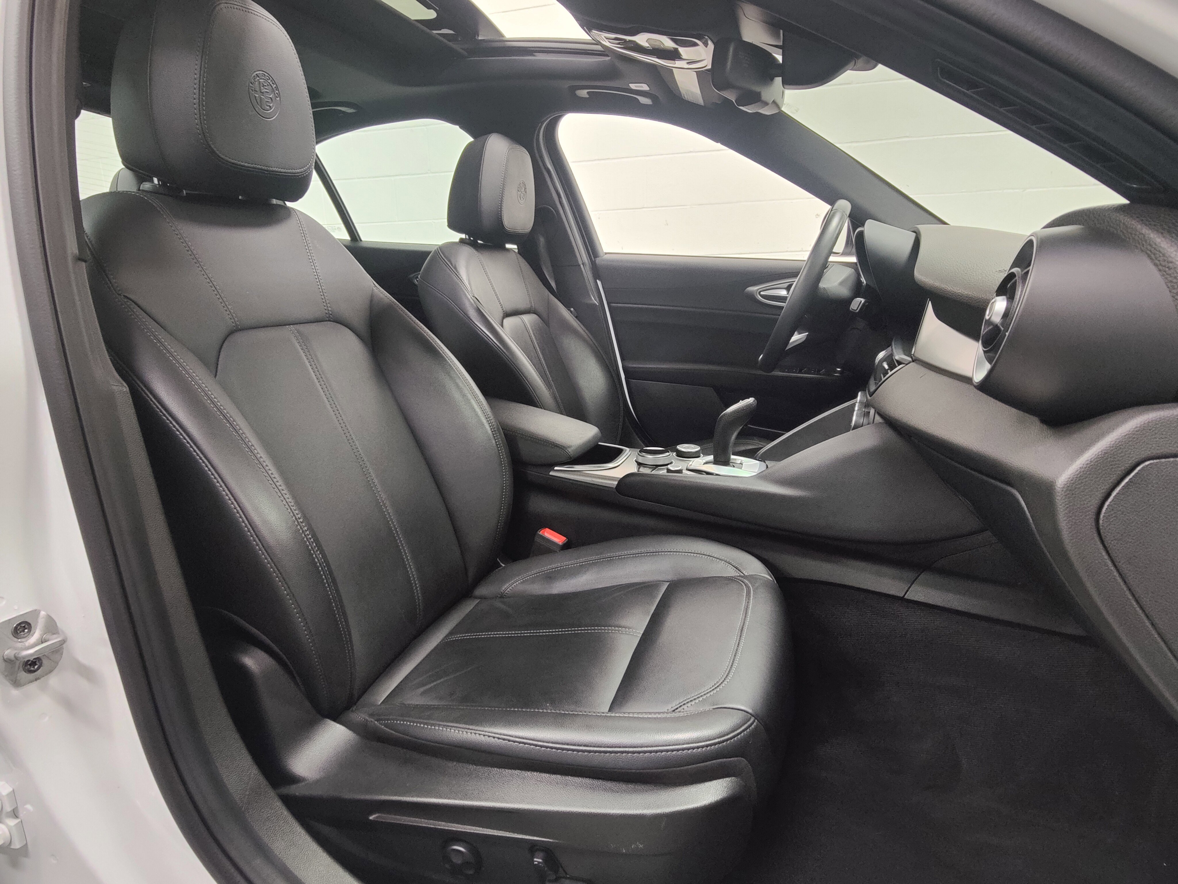 Certified 2024 Alfa Romeo Giulia Ti image 5