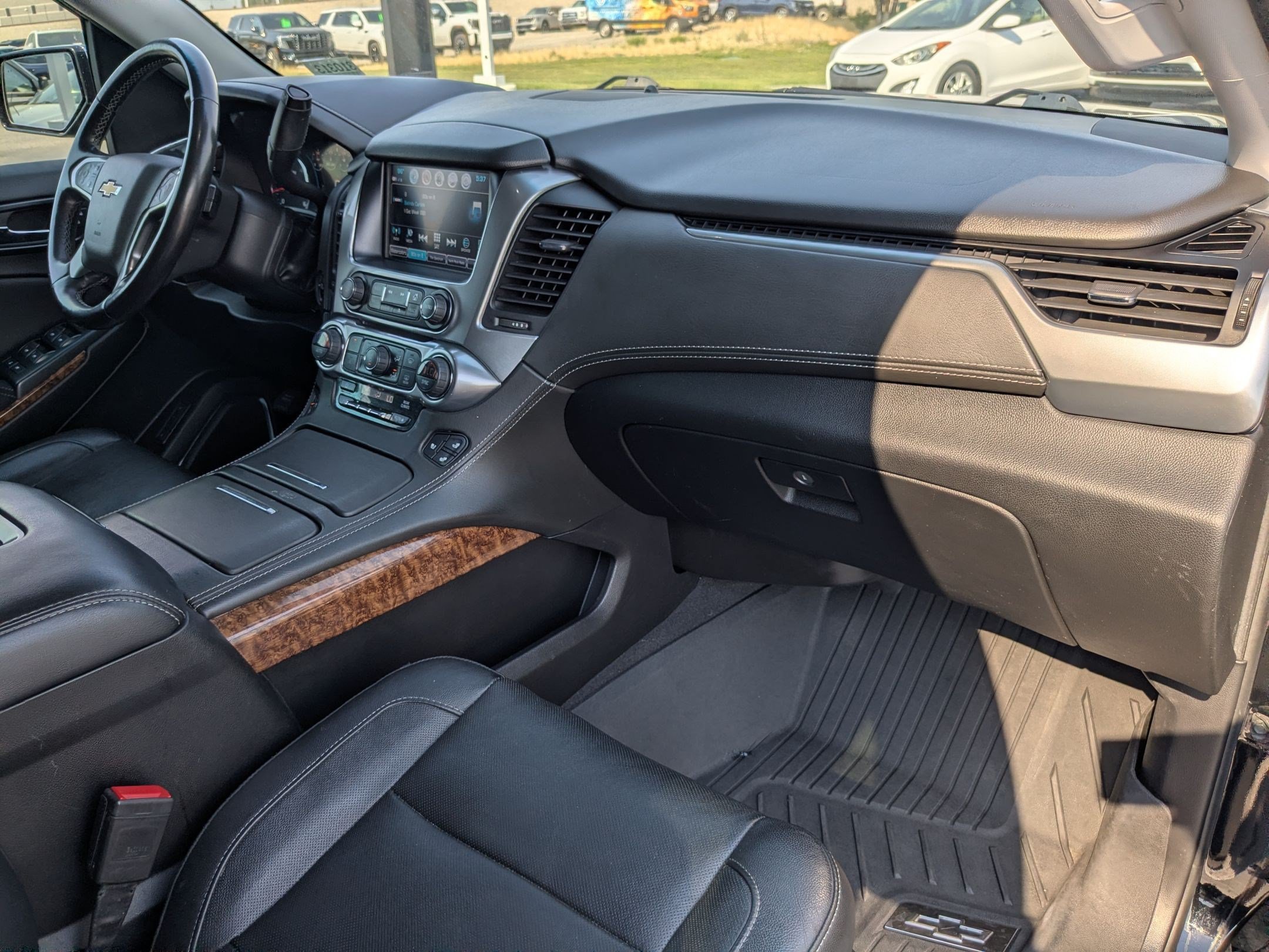 Used 2020 Chevrolet Suburban Premier w/ 6.2L Performance Package AWD/4WD image 31