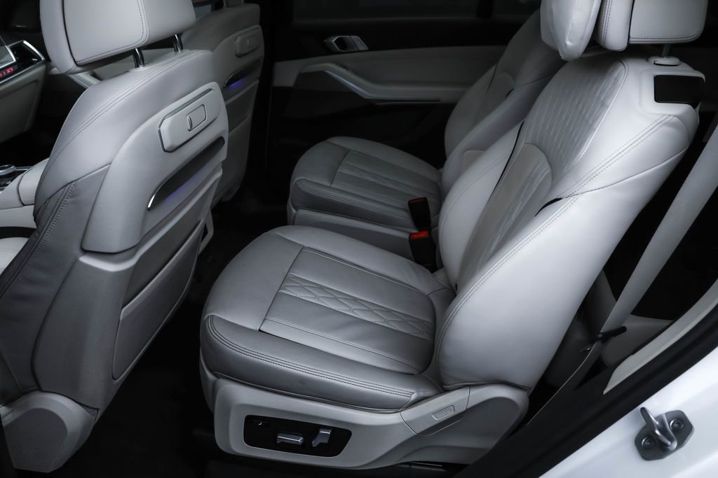 Used 2023 BMW X7 xDrive40i w/ M Sport Package image 19