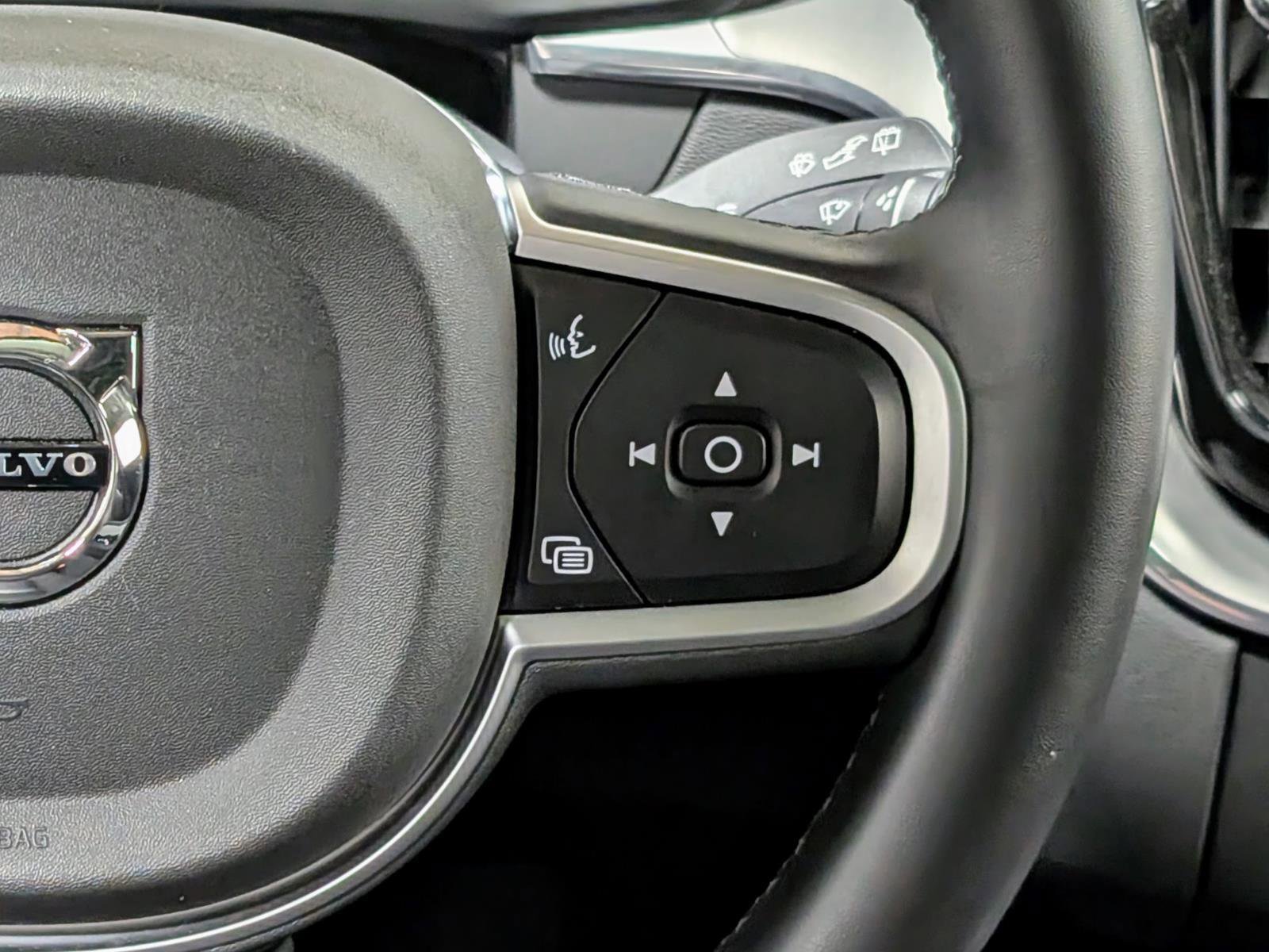 Used 2025 Volvo XC60 B5 Core AWD/4WD image 32