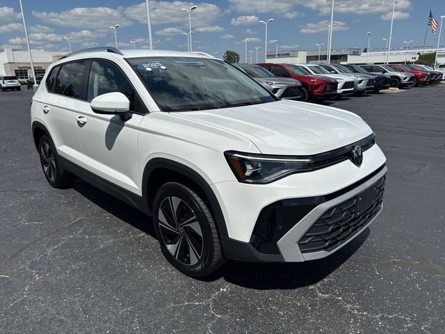 Used 2025 Volkswagen Taos SE AWD/4WD image 7