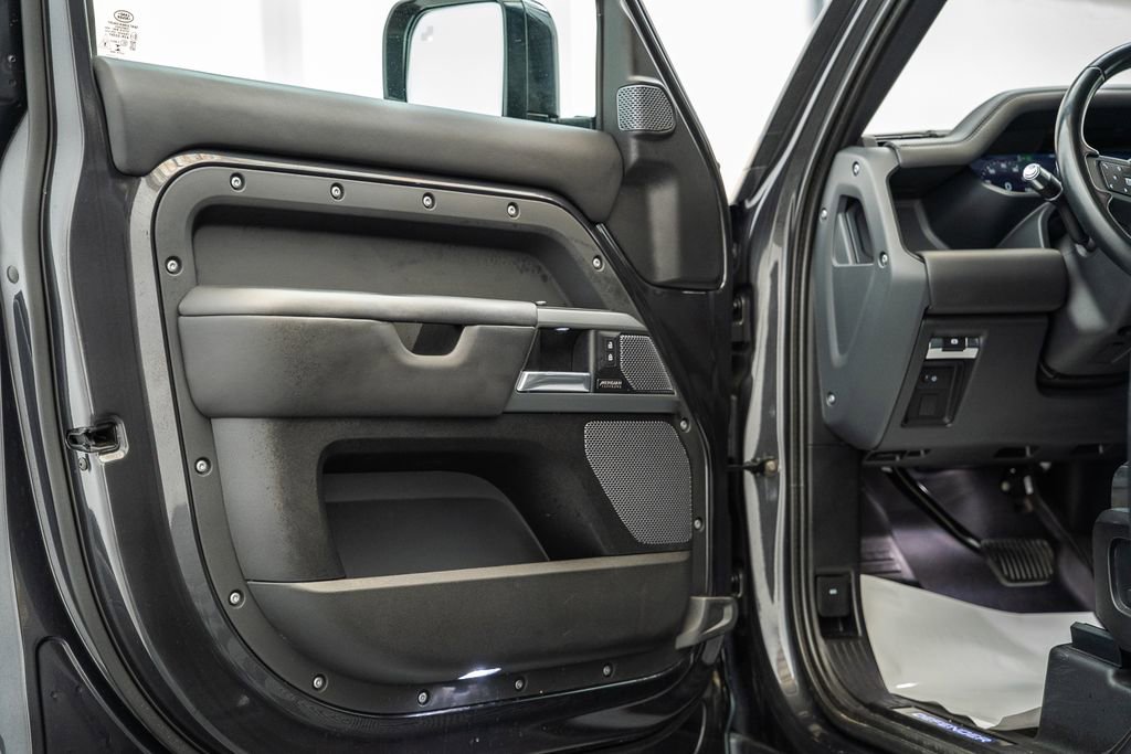 Used 2022 Land Rover Defender 110 X-Dynamic HSE AWD/4WD image 42