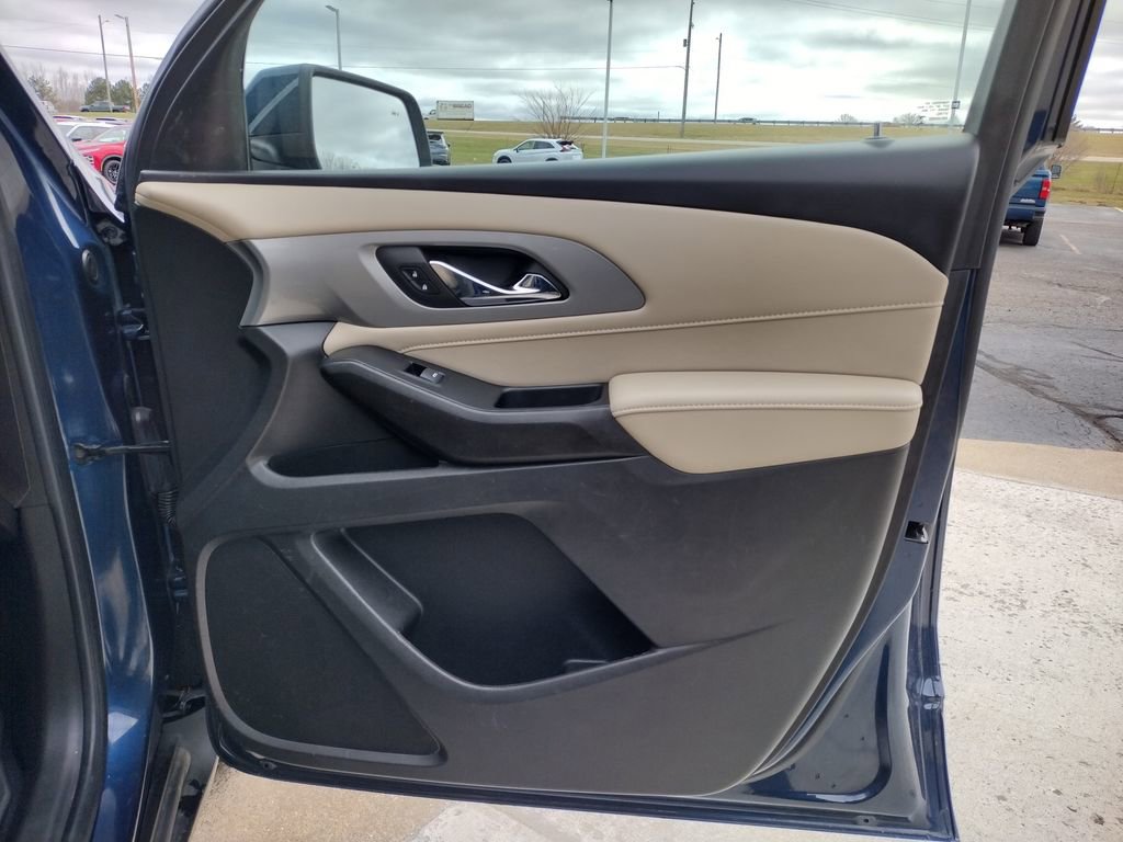 Used 2023 Chevrolet Traverse LS w/ Safety Package image 30
