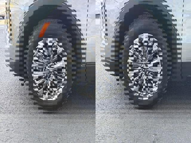 Used 2025 Cadillac XT4 Premium Luxury FWD image 11