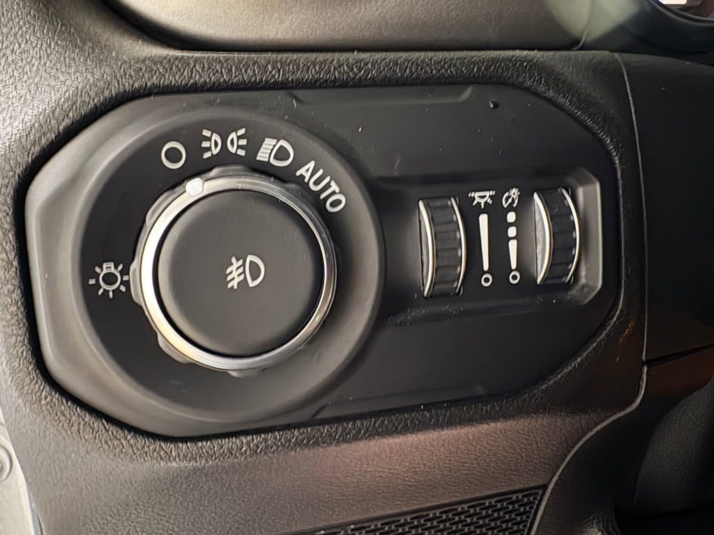 Used 2019 Jeep Wrangler Unlimited Sahara image 22