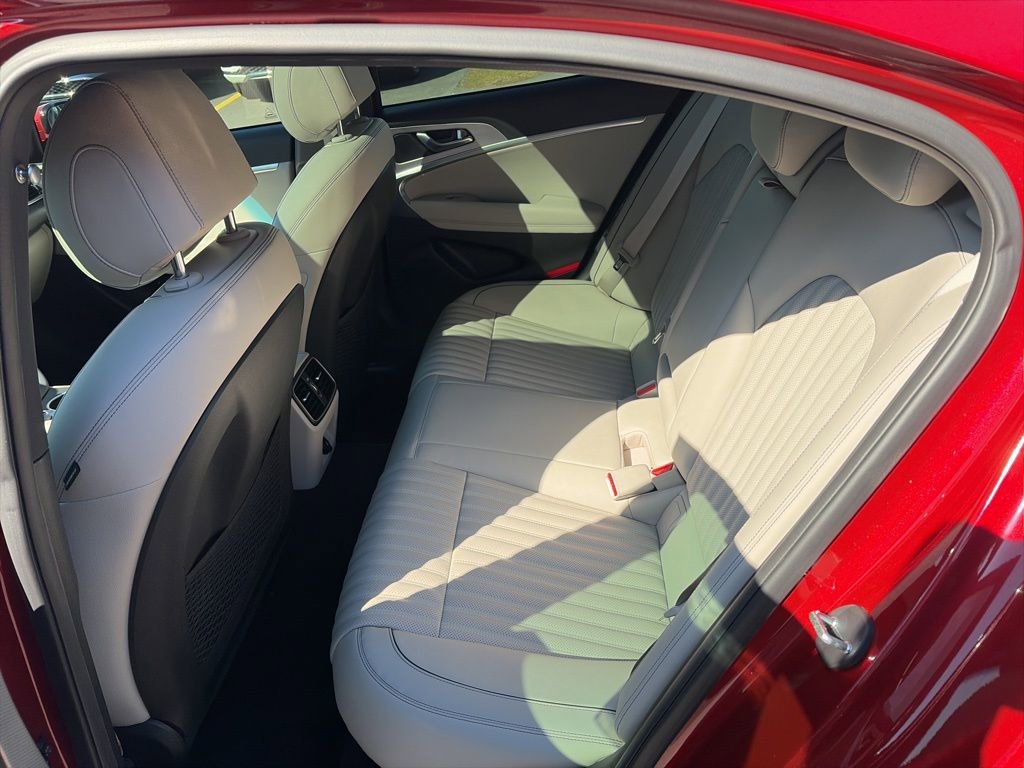 Certified 2022 Genesis G70 2.0T w/ Prestige Package RWD image 19