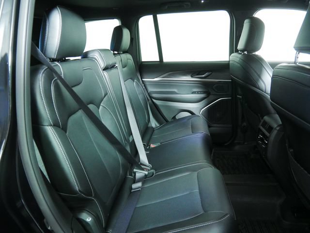Used 2026 Jeep Grand Cherokee Limited AWD/4WD image 15