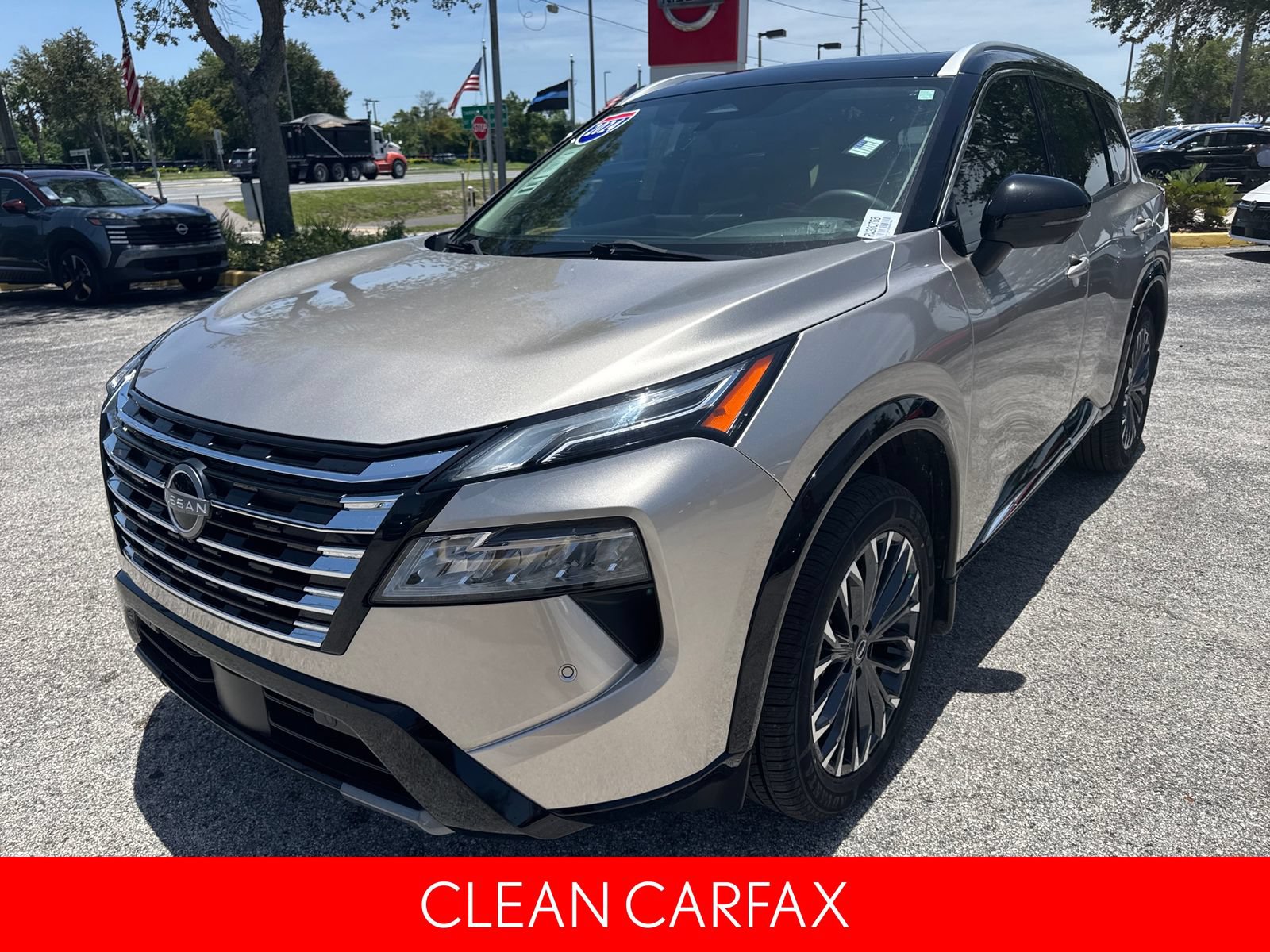 Certified 2024 Nissan Rogue Platinum FWD image 3