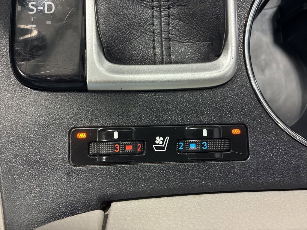 Used 2015 Toyota Highlander Limited AWD/4WD image 26
