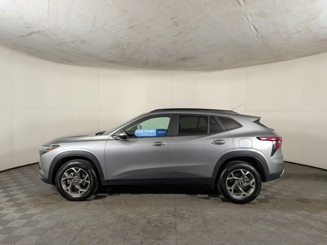Certified 2025 Chevrolet Trax LT w/ LT Convenience Package FWD image 3