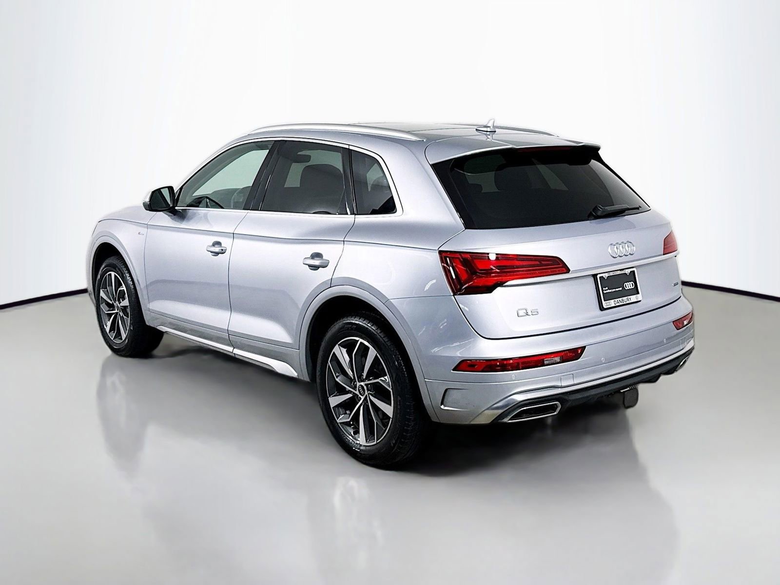 Certified 2023 Audi Q5 2.0T Premium w/ Convenience Package AWD/4WD image 3