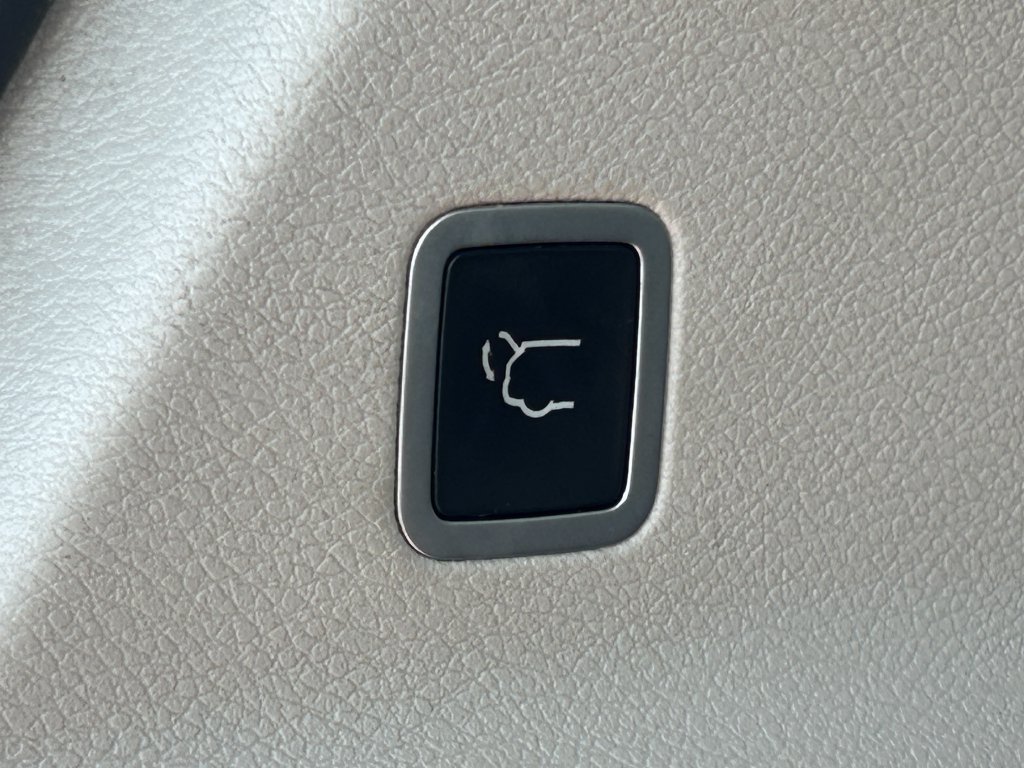 Used 2018 Chrysler Pacifica Touring-L FWD image 33