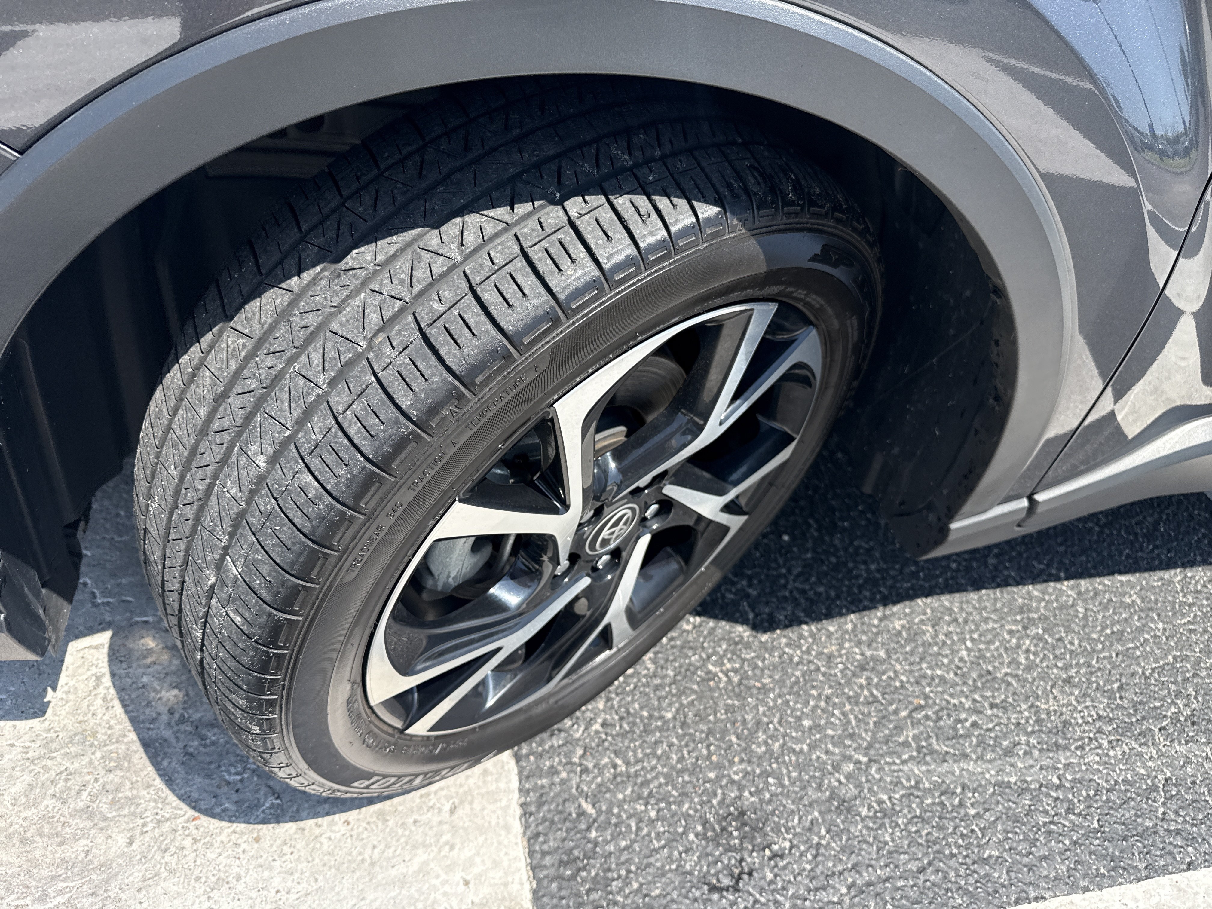 Used 2022 Toyota C-HR XLE FWD image 6