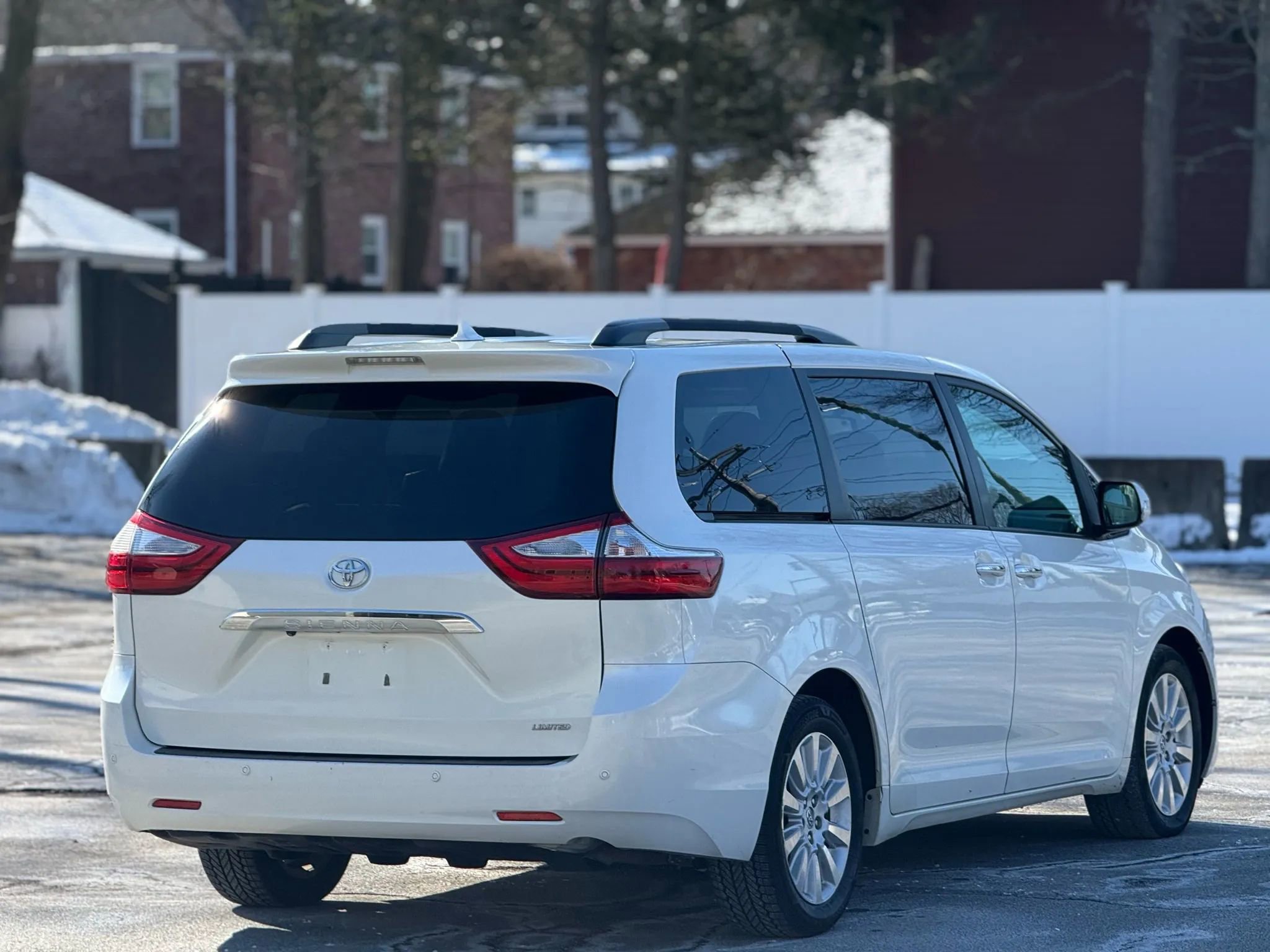 Used 2015 Toyota Sienna Limited image 4