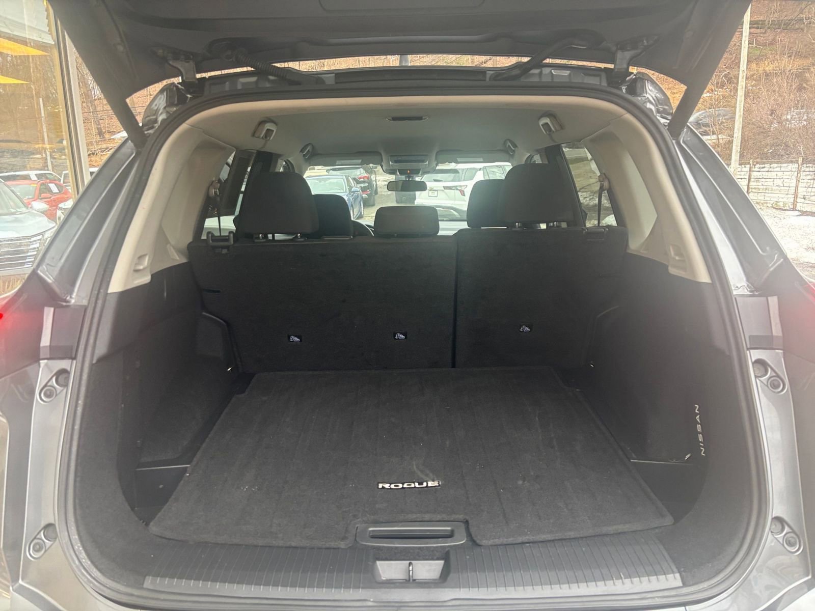 Used 2025 Nissan Rogue SV image 33