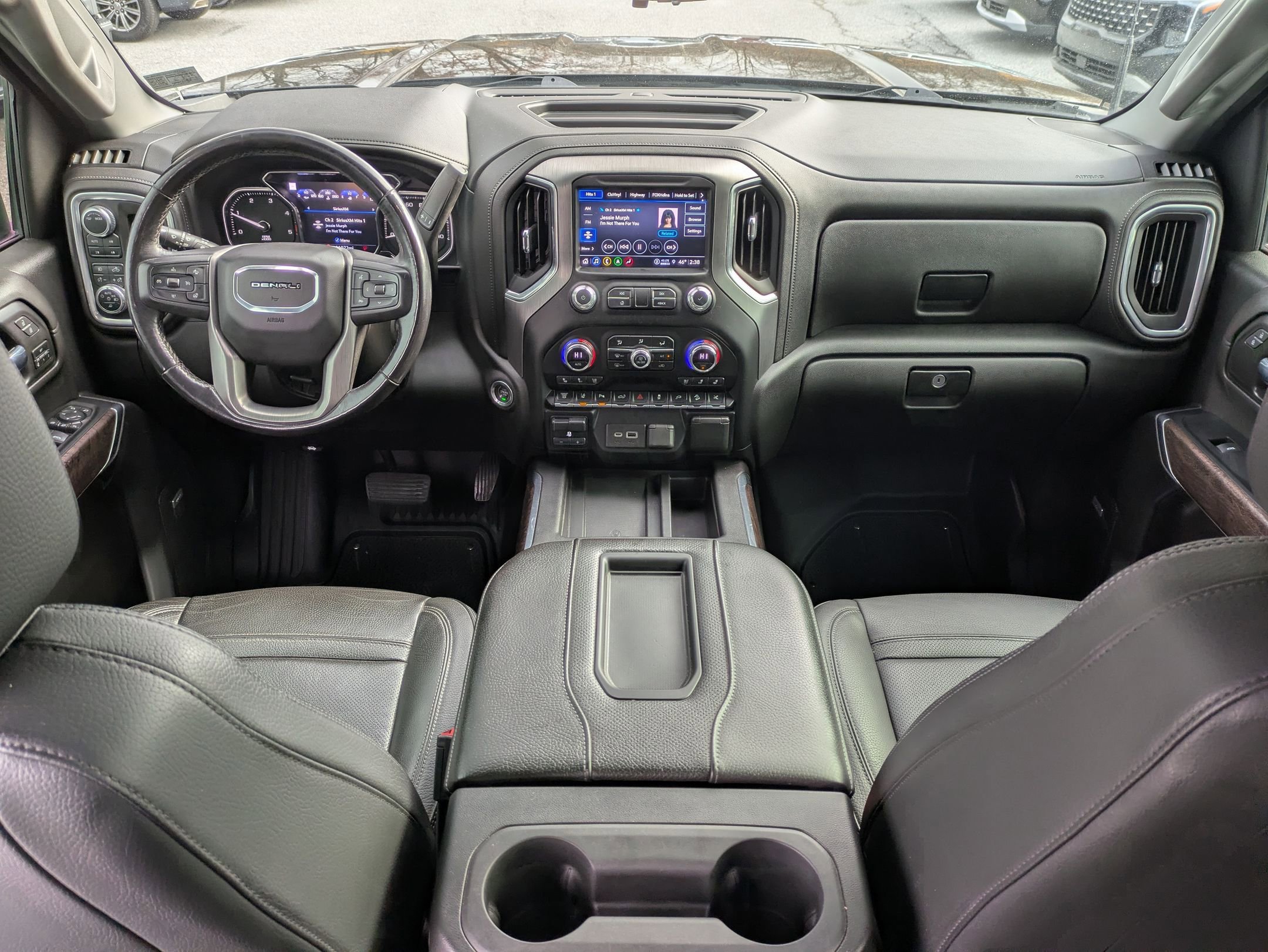 Used 2022 GMC Sierra 3500 Denali w/ Denali Black Diamond Edition image 10