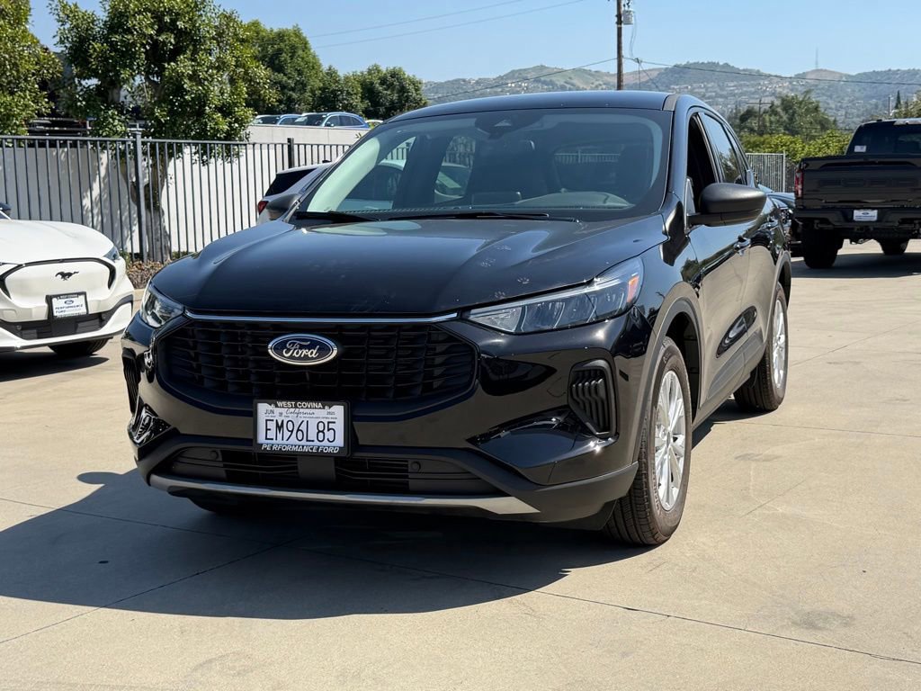 New 2025 Ford Escape Active FWD image 2