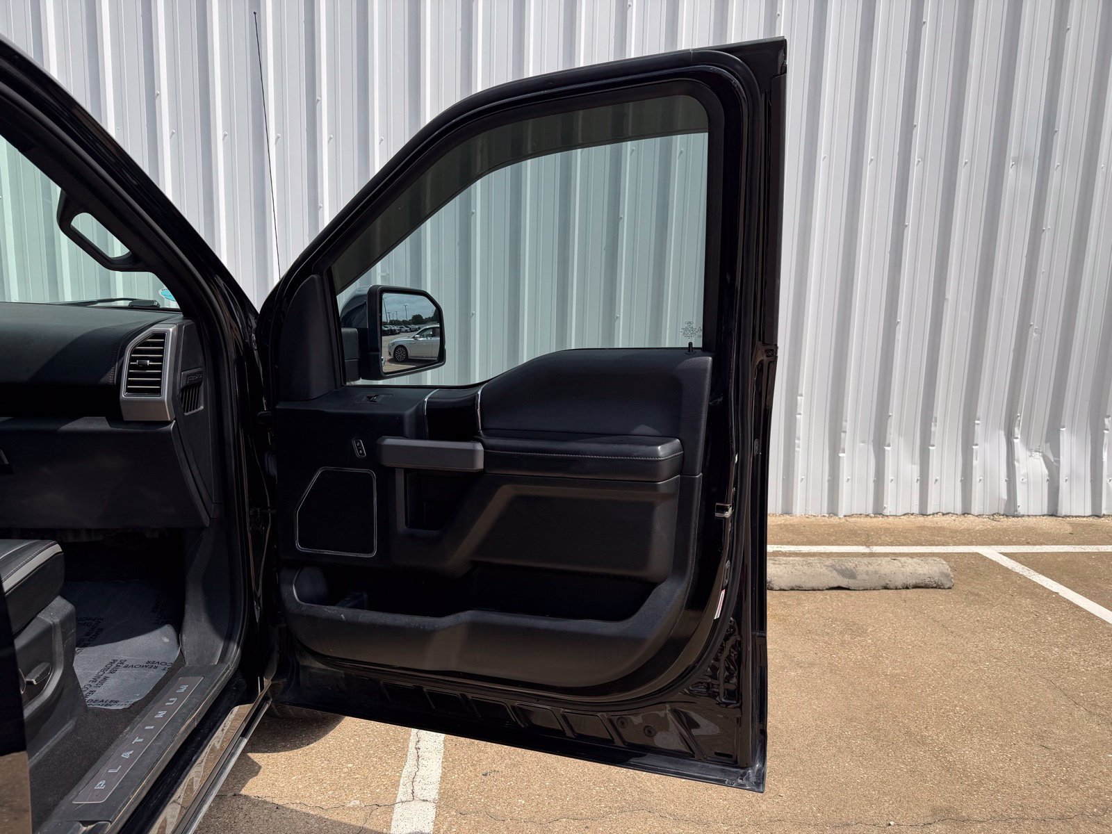 Used 2019 Ford F150 Platinum w/ Equipment Group 701A Luxury AWD/4WD image 24