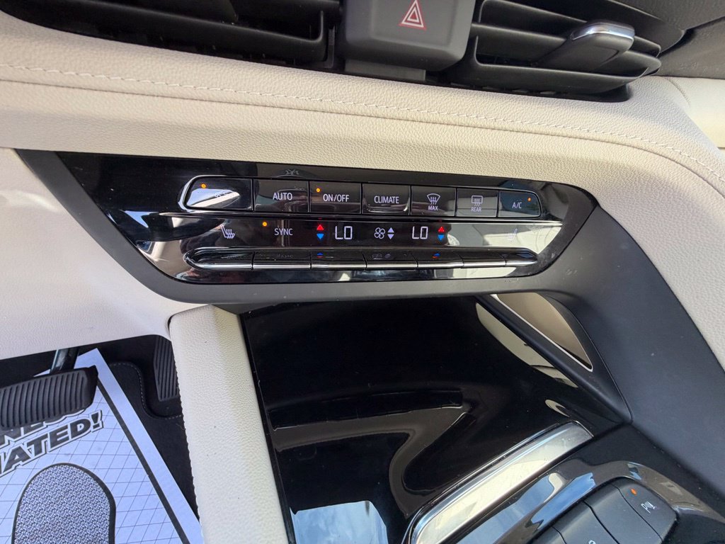 Used 2023 Buick Envision Essence AWD/4WD image 23