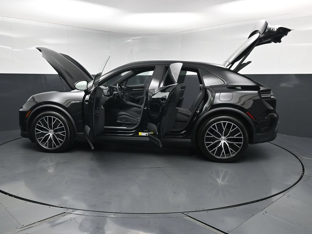 New 2026 Porsche Macan 4 Electric AWD/4WD image 32