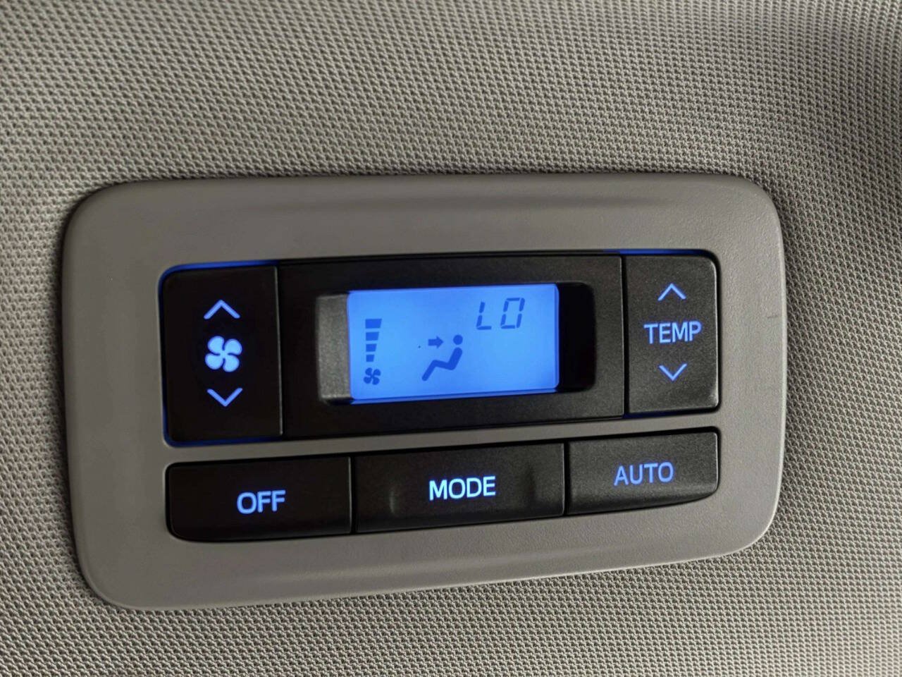 Used 2015 Toyota Sienna LE FWD image 24