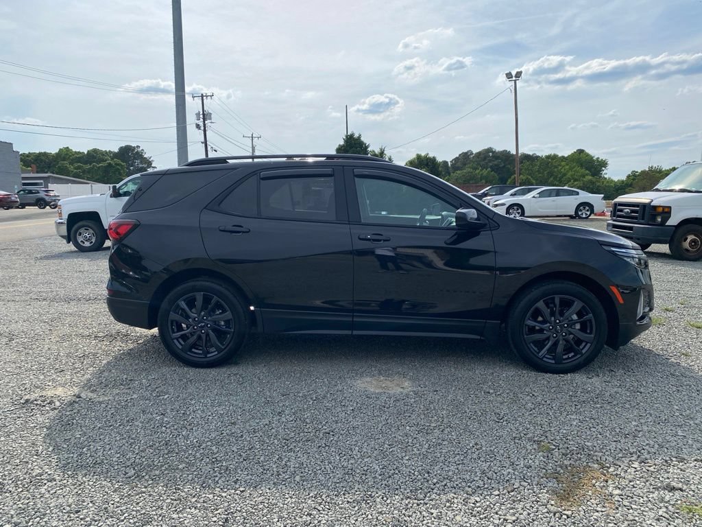 Used 2023 Chevrolet Equinox RS FWD image 2