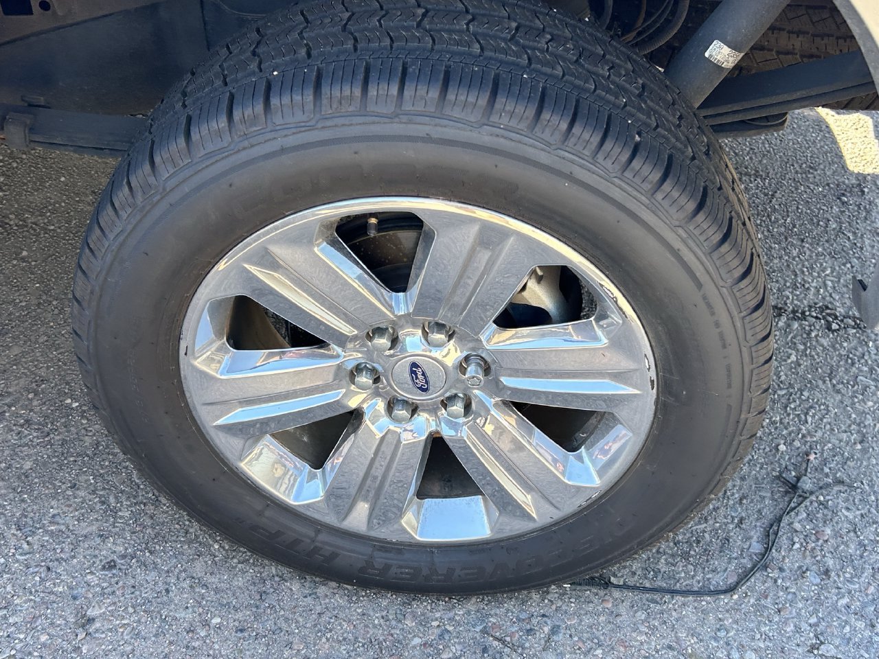 Used 2019 Ford F150 Lariat w/ Equipment Group 502A Luxury AWD/4WD image 9