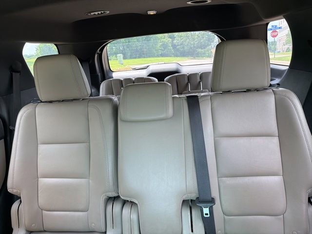 Used 2015 Ford Explorer XLT w/ Equipment Group 202B FWD image 17