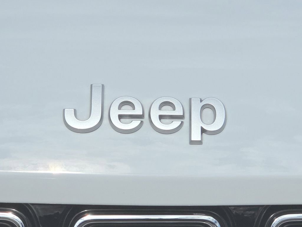 Used 2025 Jeep Grand Cherokee Limited AWD/4WD image 27