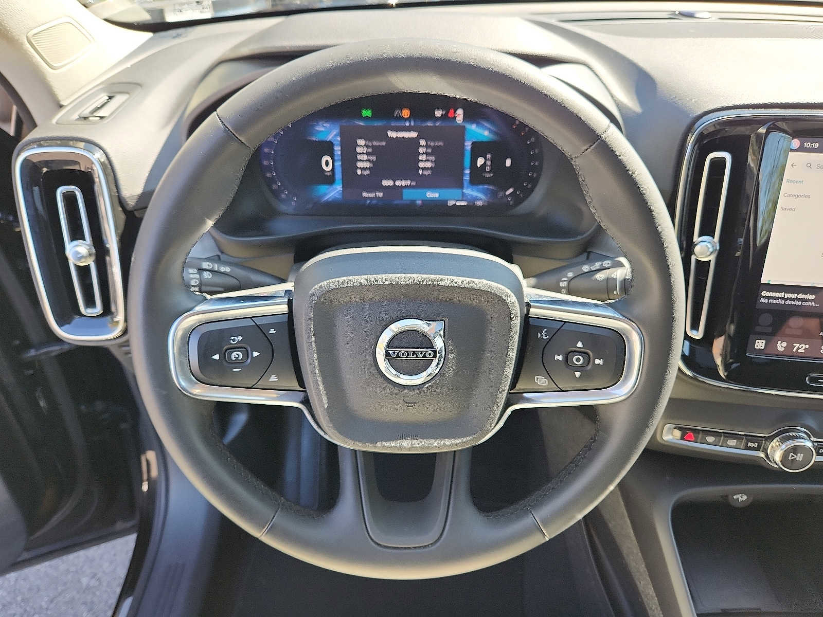Certified 2023 Volvo XC40 B5 Plus w/ Protection Package Premier AWD/4WD image 18