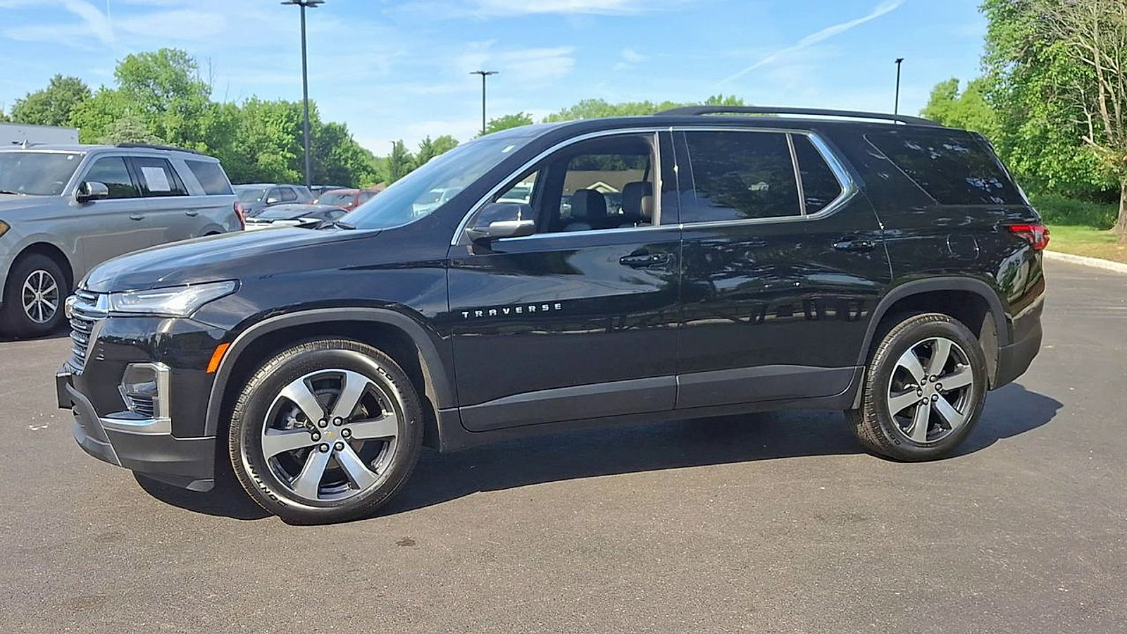 Certified 2023 Chevrolet Traverse LT w/ LT Premium Package AWD/4WD image 7