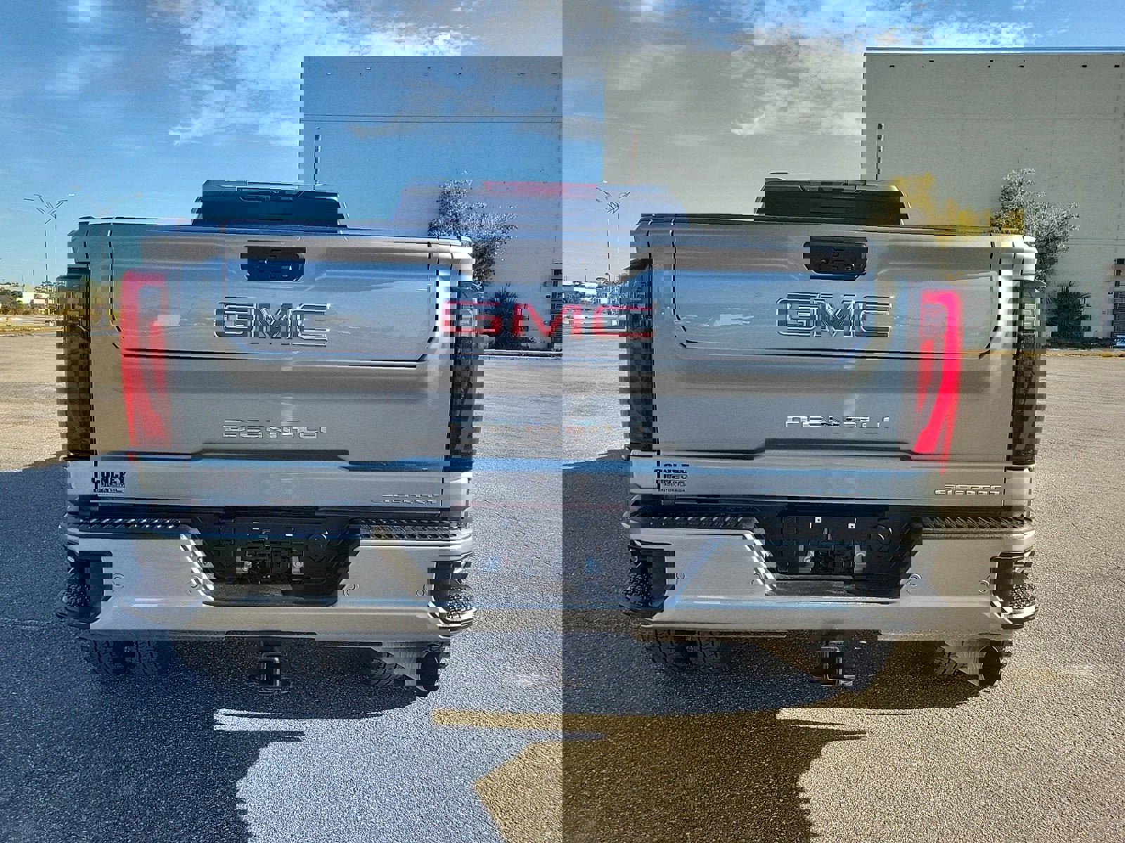 Used 2025 GMC Sierra 3500 Denali w/ Denali Reserve Package image 7