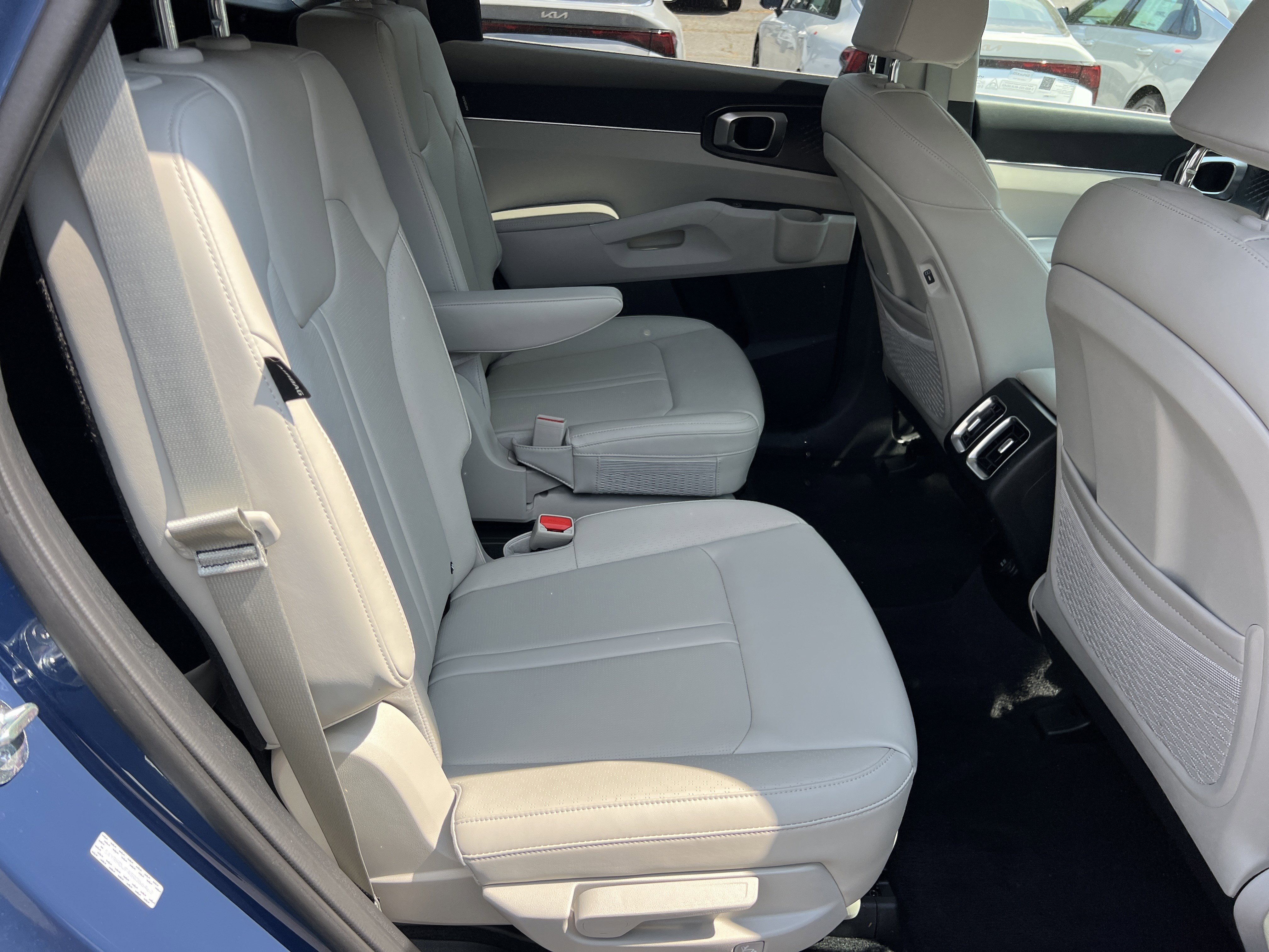 Used 2025 Kia Sorento EX w/ Panoramic Sunroof Package image 15