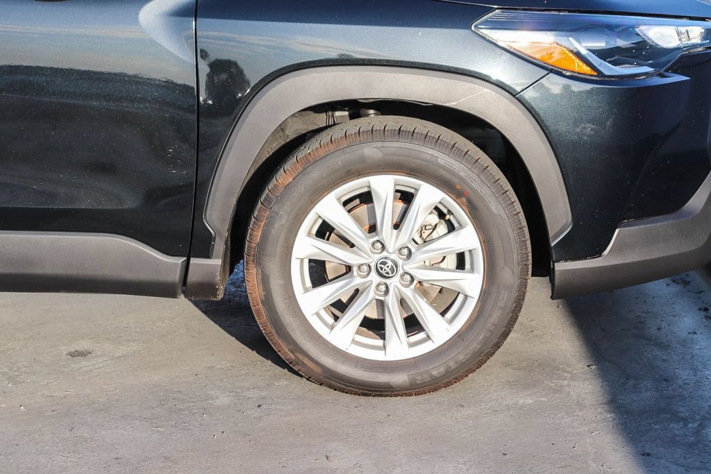 Used 2022 Toyota Corolla Cross LE FWD image 11