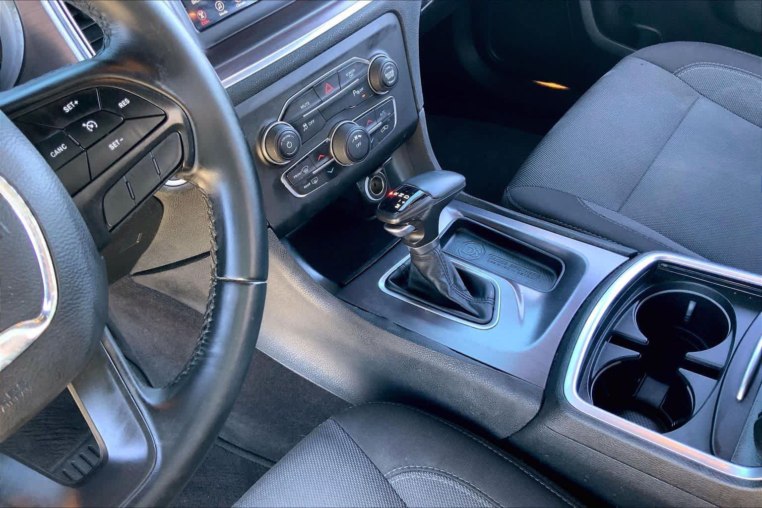 Used 2018 Dodge Charger SXT RWD image 16