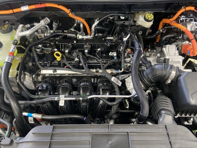 New 2025 Ford Escape SE w/ PHEV Premium Package FWD image 38