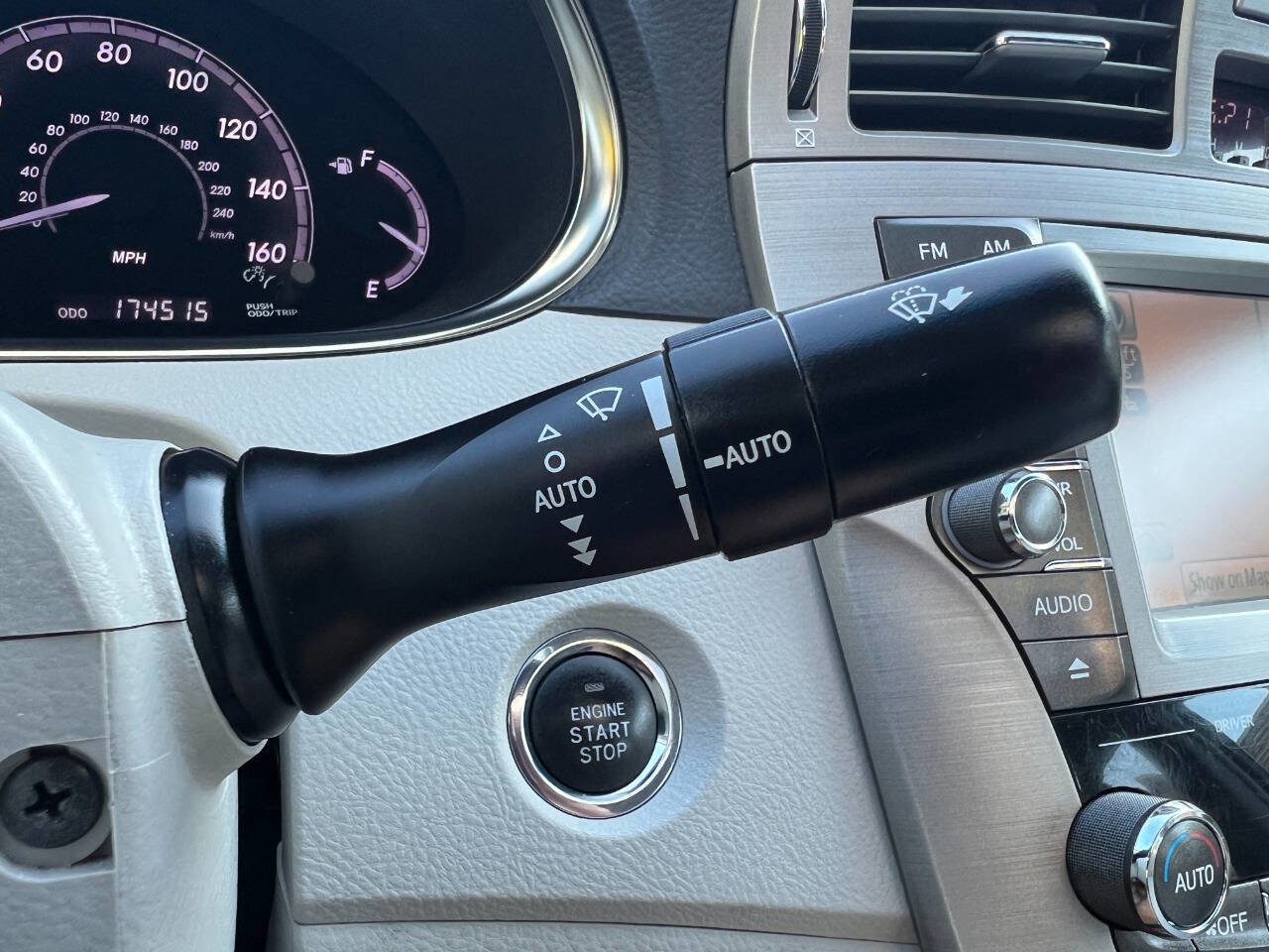 Used 2011 Toyota Avalon Limited image 13